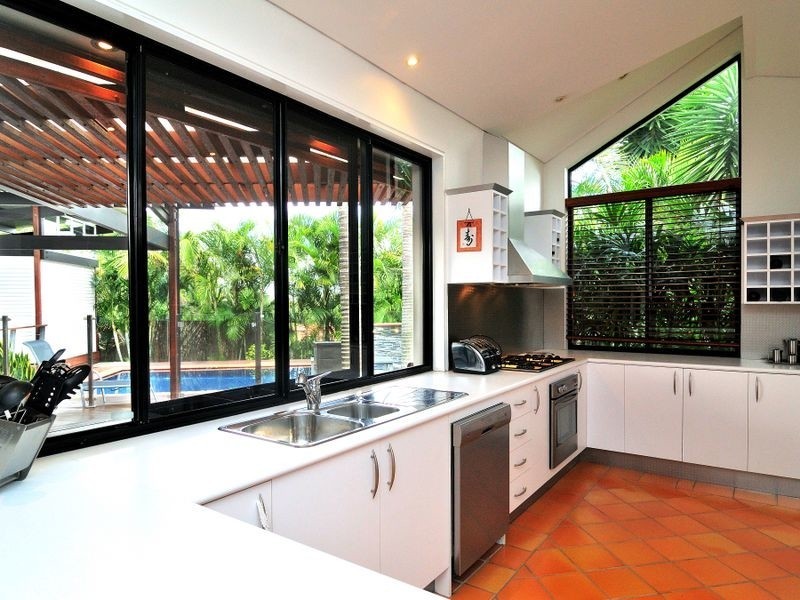 16 Ngairi Close, Eight Mile Plains QLD 4113