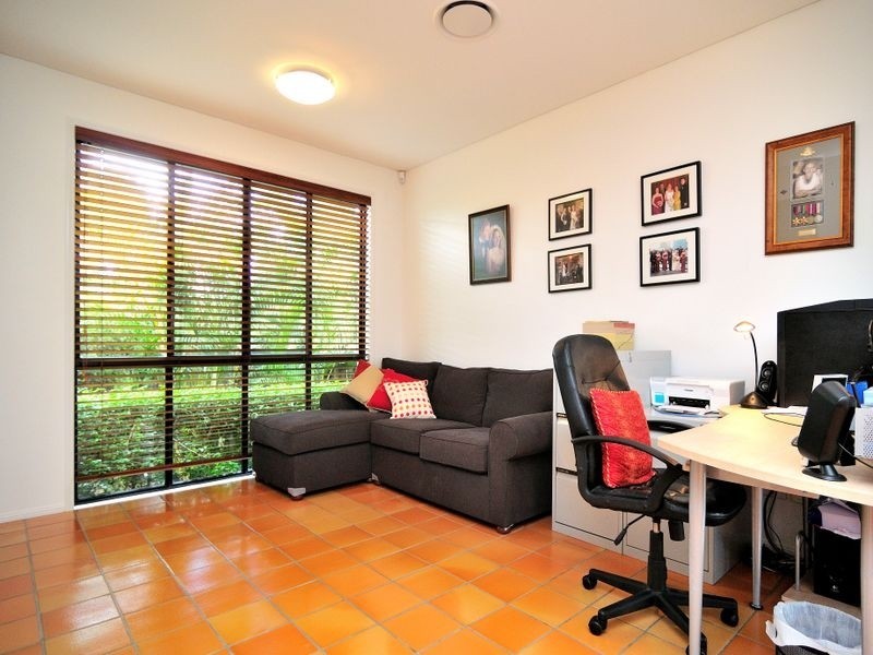 16 Ngairi Close, Eight Mile Plains QLD 4113