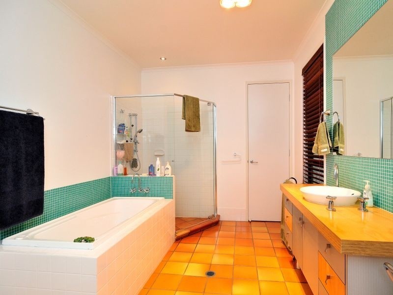 16 Ngairi Close, Eight Mile Plains QLD 4113