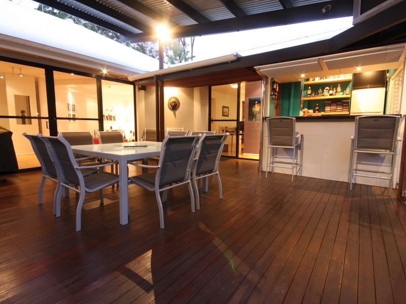 16 Ngairi Close, Eight Mile Plains QLD 4113