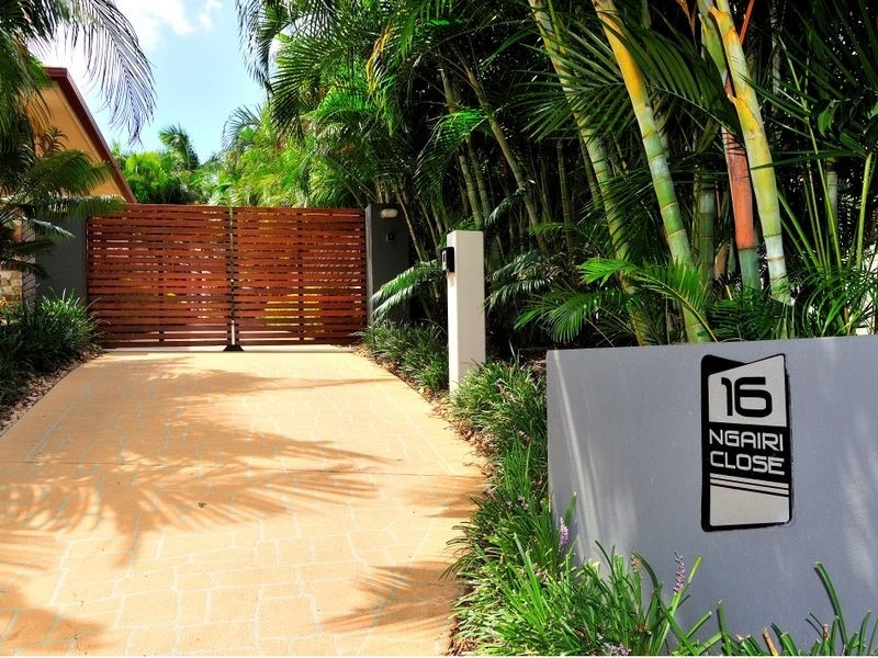 16 Ngairi Close, Eight Mile Plains QLD 4113