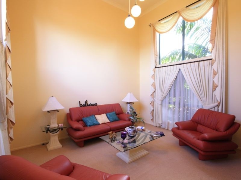 6 Poets Pl, Parkinson QLD 4115