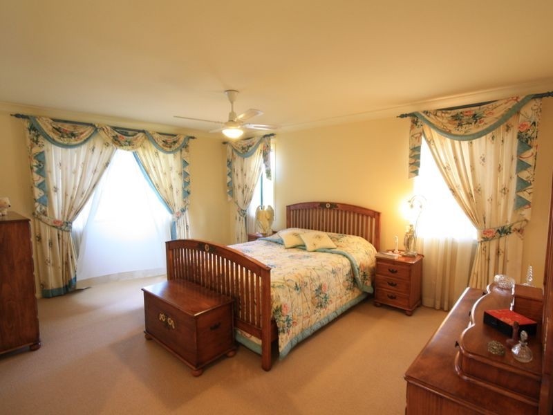 6 Poets Pl, Parkinson QLD 4115