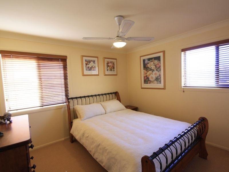 6 Poets Pl, Parkinson QLD 4115