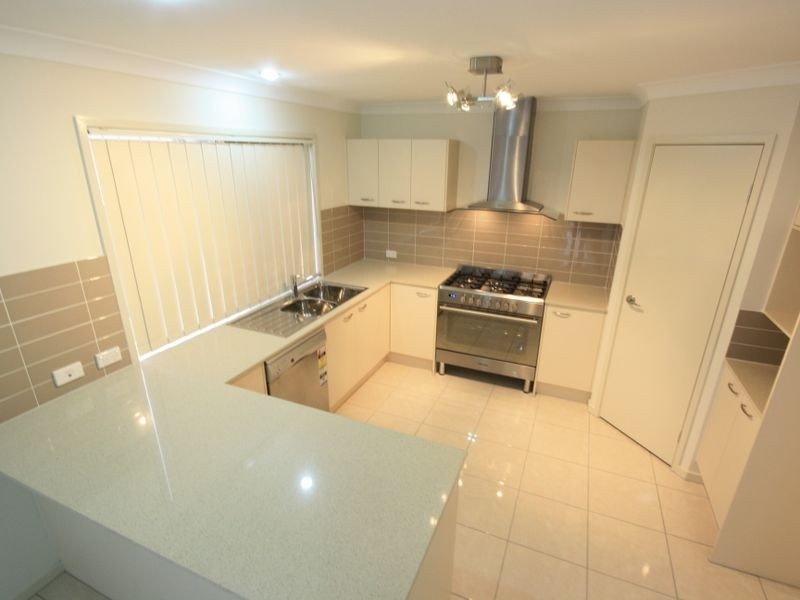 4 Lenton Pl, Calamvale QLD 4116