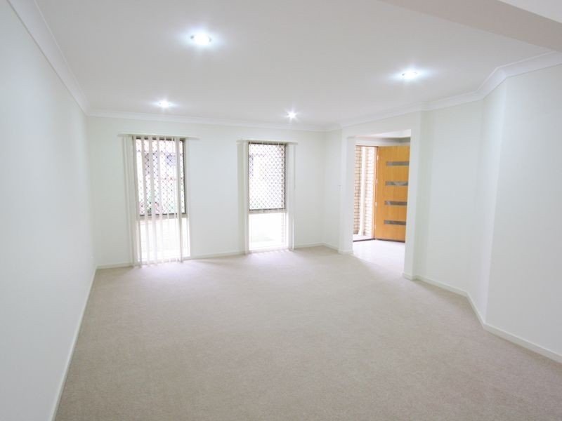 4 Lenton Pl, Calamvale QLD 4116