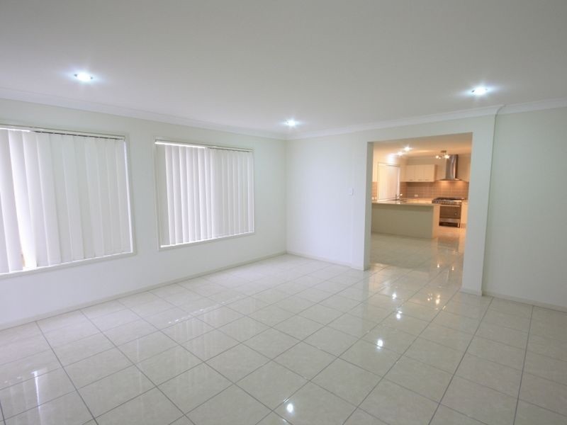 4 Lenton Pl, Calamvale QLD 4116