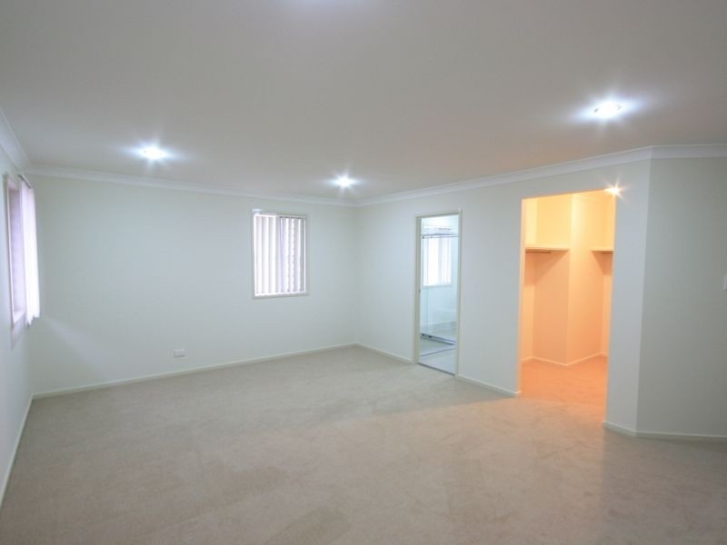 4 Lenton Pl, Calamvale QLD 4116