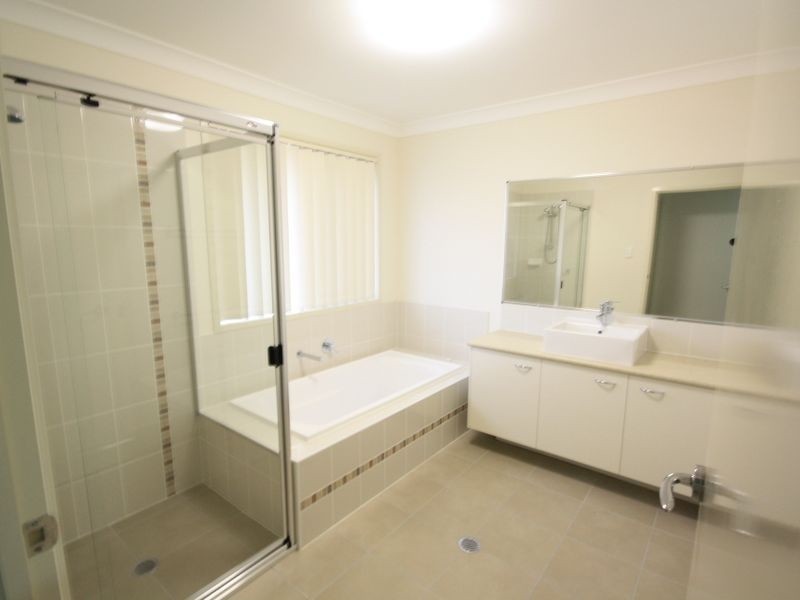 4 Lenton Pl, Calamvale QLD 4116