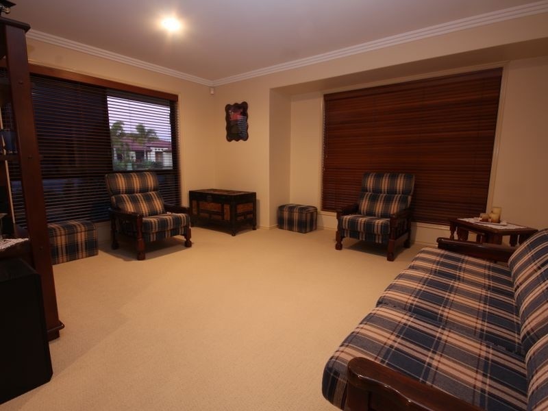 17 Murramarang Dr, Parkinson QLD 4115