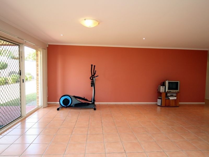 8 Oakview Street, Parkinson QLD 4115