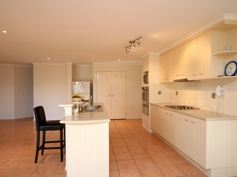 8 Oakview Street, Parkinson QLD 4115