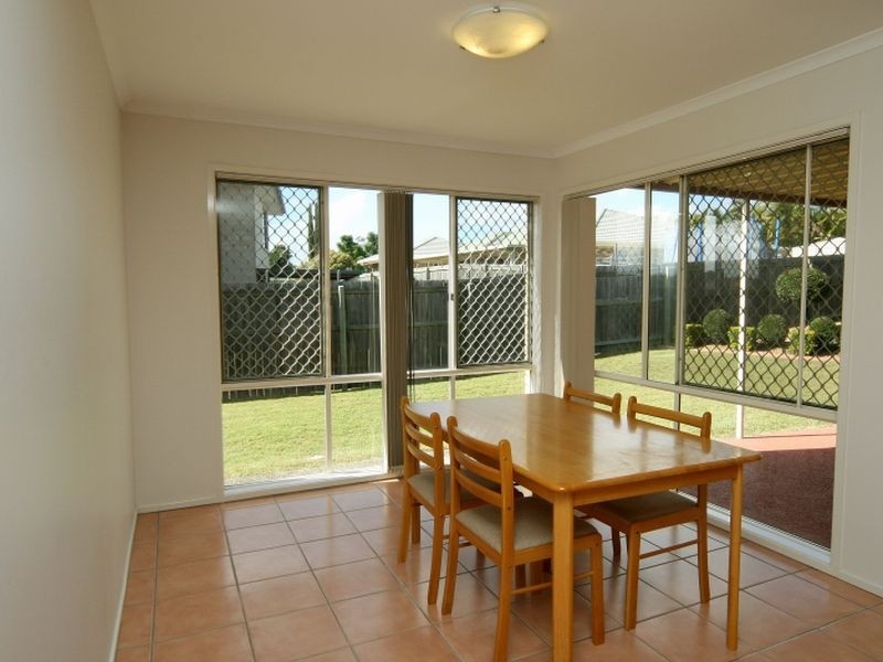 8 Oakview Street, Parkinson QLD 4115