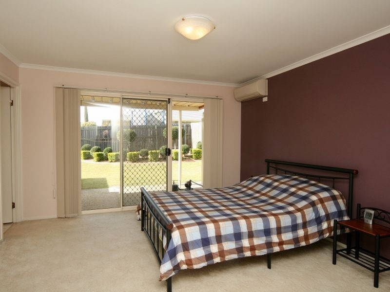 8 Oakview Street, Parkinson QLD 4115