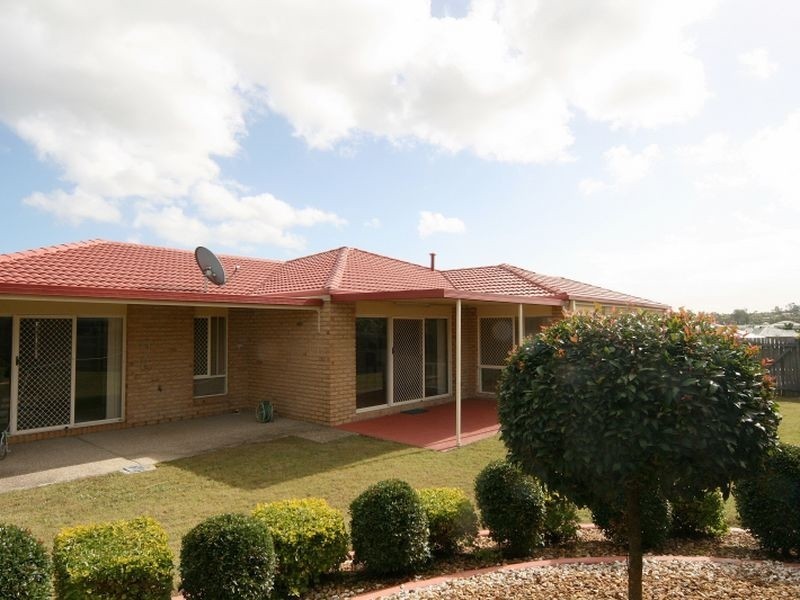 8 Oakview Street, Parkinson QLD 4115