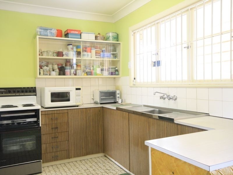 10 Bedser St, Macgregor QLD 4109