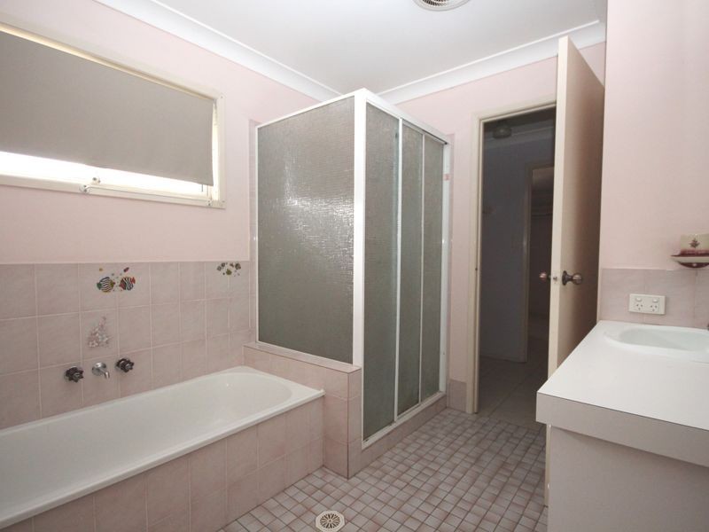 92 Owens Crescent, Regents Park QLD 4118