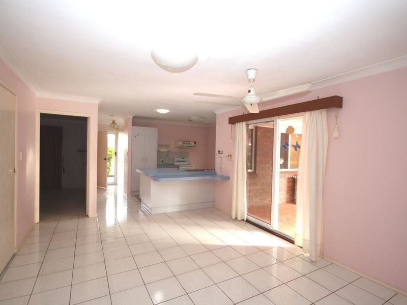 92 Owens Crescent, Regents Park QLD 4118