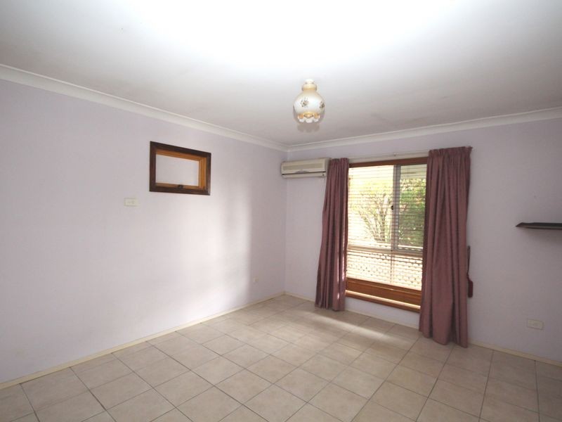 92 Owens Crescent, Regents Park QLD 4118