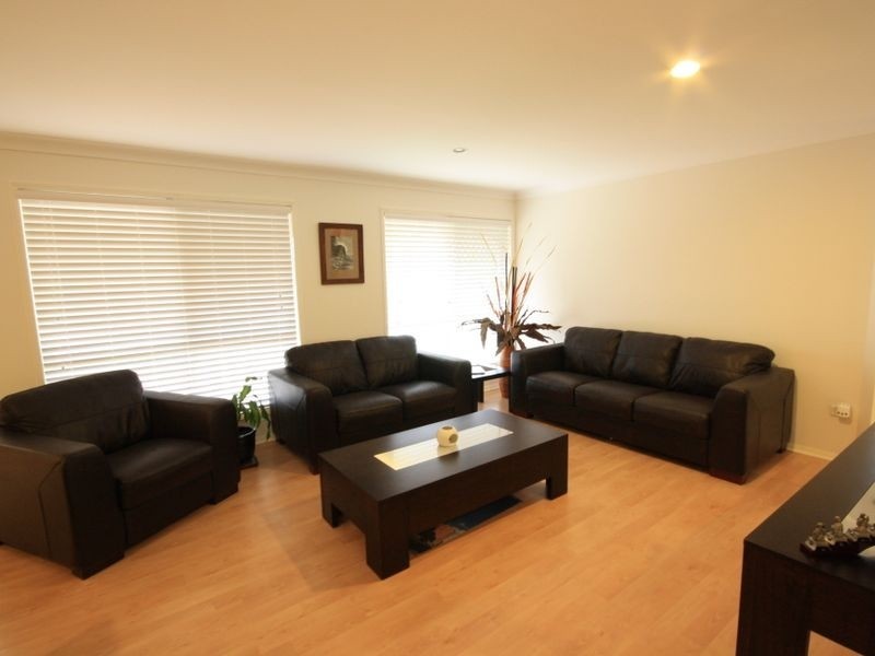 11 Lichfield Pl, Parkinson QLD 4115