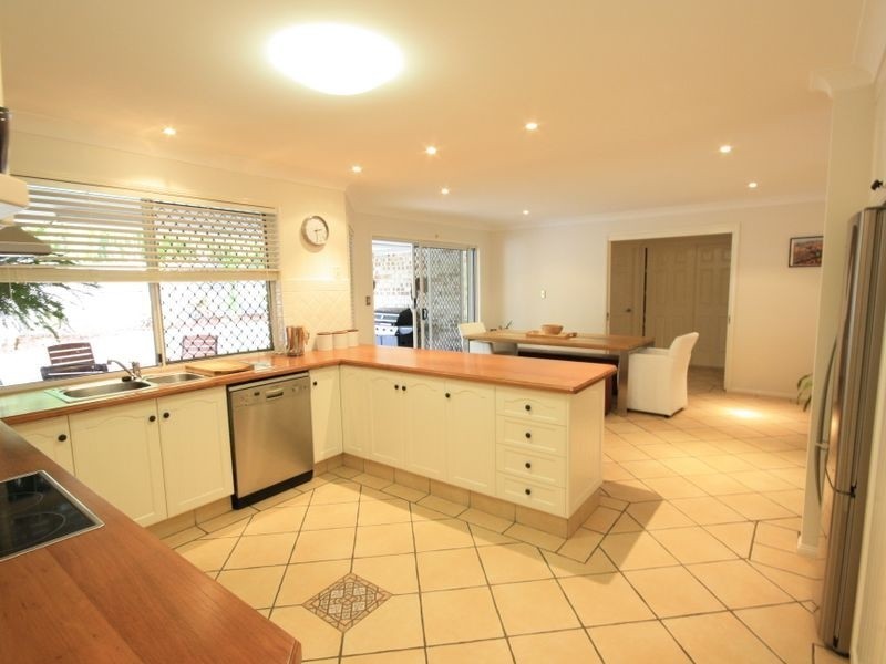 11 Lichfield Pl, Parkinson QLD 4115