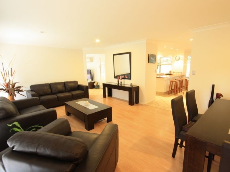 11 Lichfield Pl, Parkinson QLD 4115