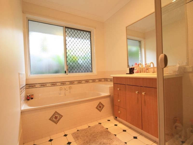 11 Lichfield Pl, Parkinson QLD 4115