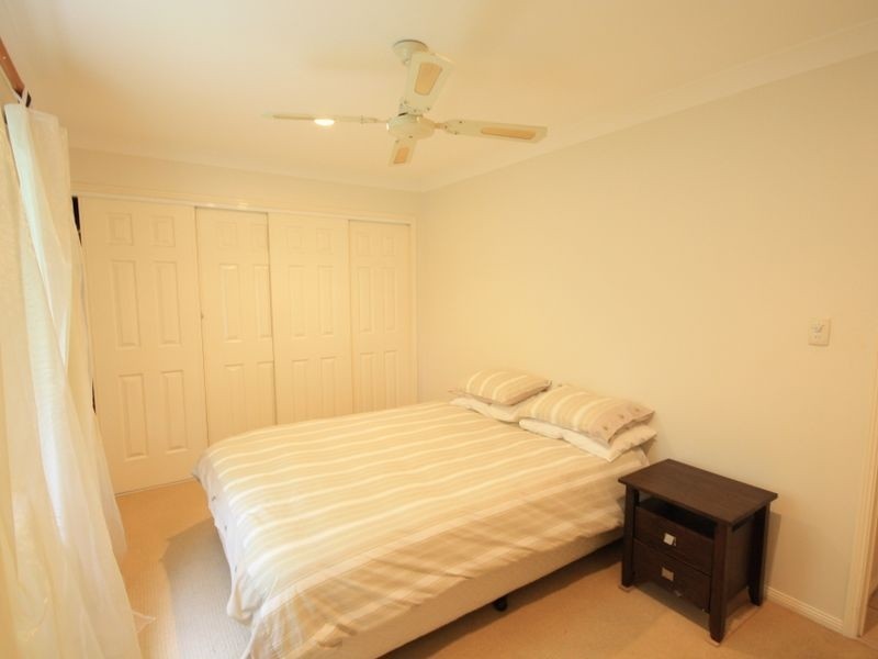 11 Lichfield Pl, Parkinson QLD 4115