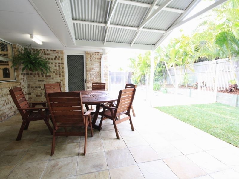 11 Lichfield Pl, Parkinson QLD 4115