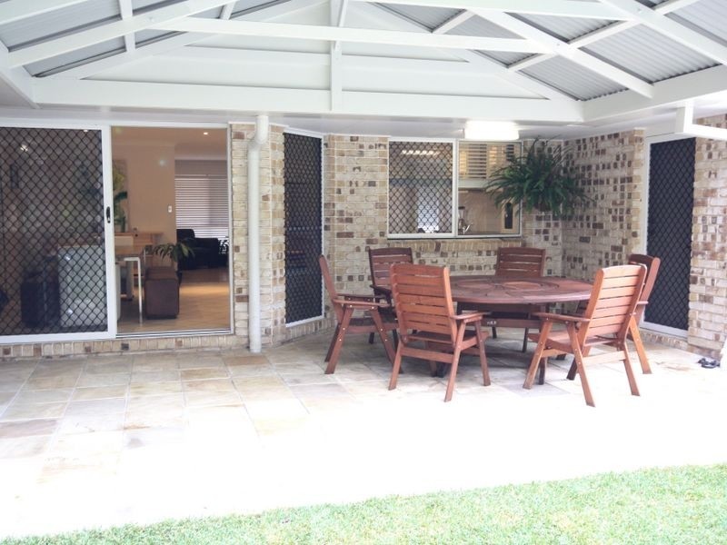 11 Lichfield Pl, Parkinson QLD 4115