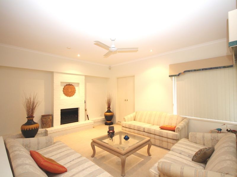8 Azalea Crescent, Calamvale QLD 4116