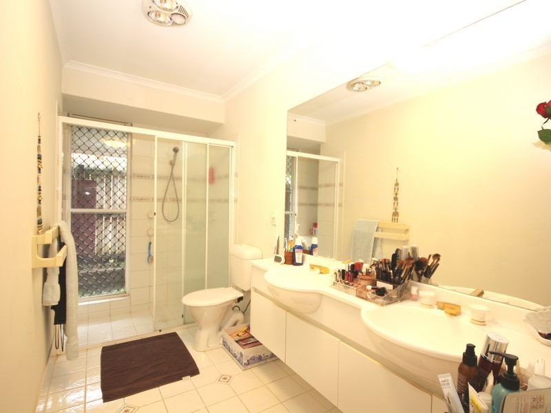 8 Azalea Crescent, Calamvale QLD 4116