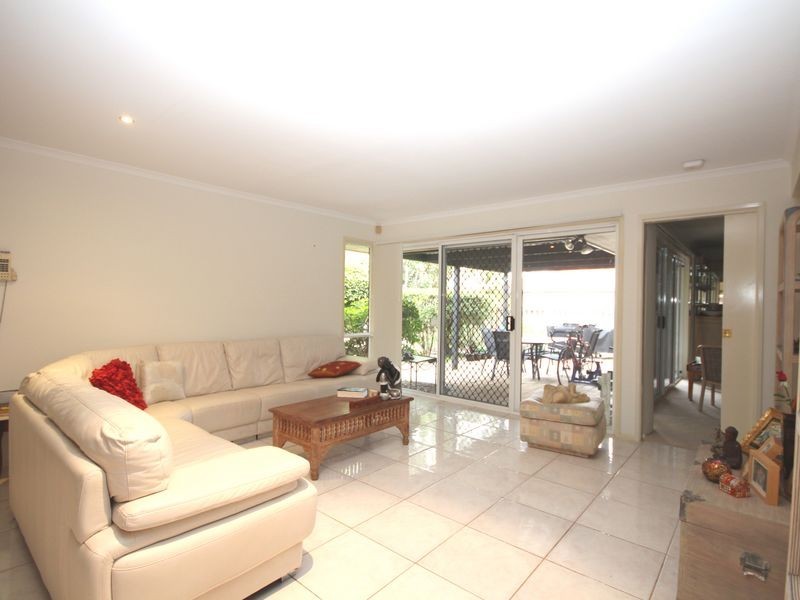 8 Azalea Crescent, Calamvale QLD 4116