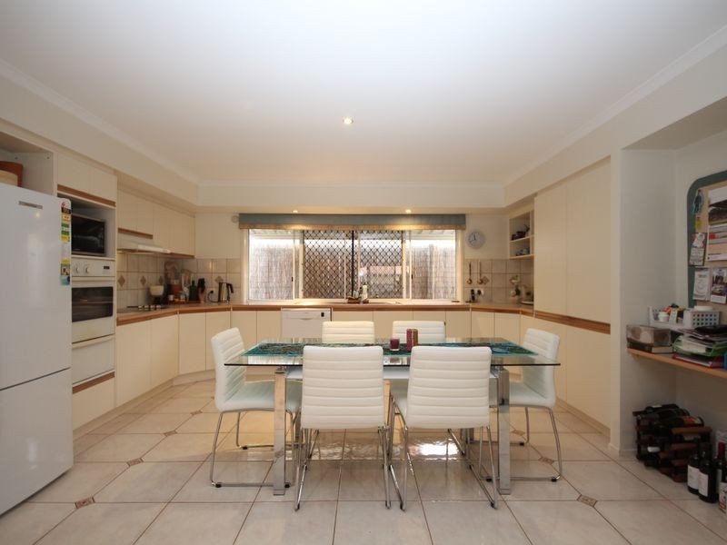 8 Azalea Crescent, Calamvale QLD 4116