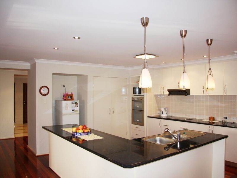 7 Bobbie St, Parkinson QLD 4115