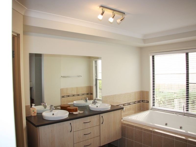 7 Bobbie St, Parkinson QLD 4115