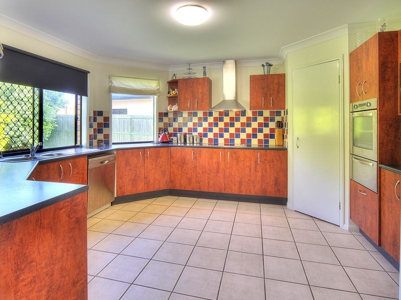 27 Lily Circuit, Kuraby QLD 4112