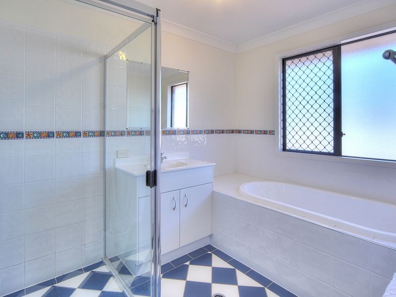 27 Lily Circuit, Kuraby QLD 4112