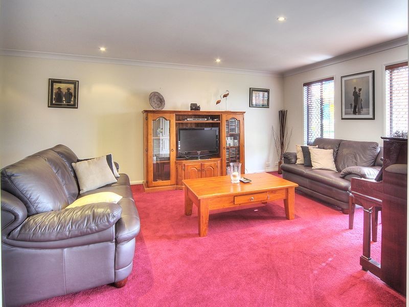 27 Lily Circuit, Kuraby QLD 4112