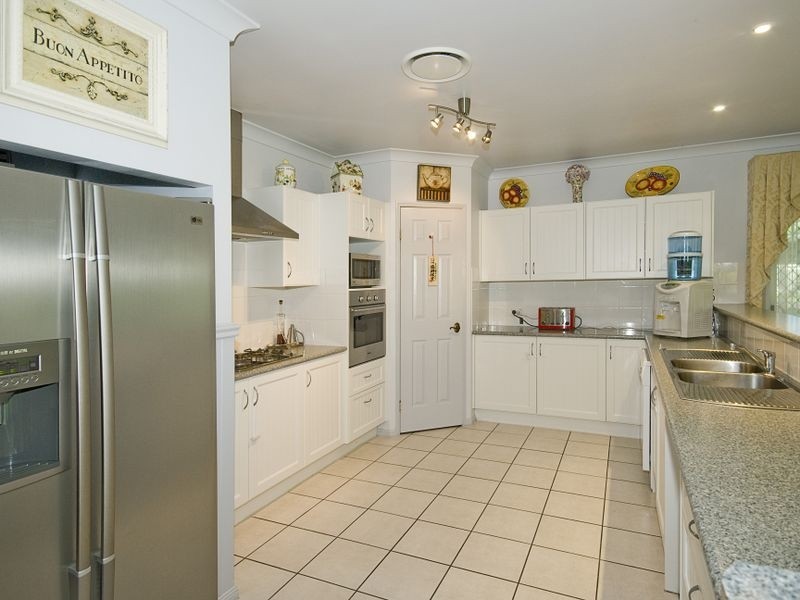 62 Lincoln Green Dr, Forestdale QLD 4118