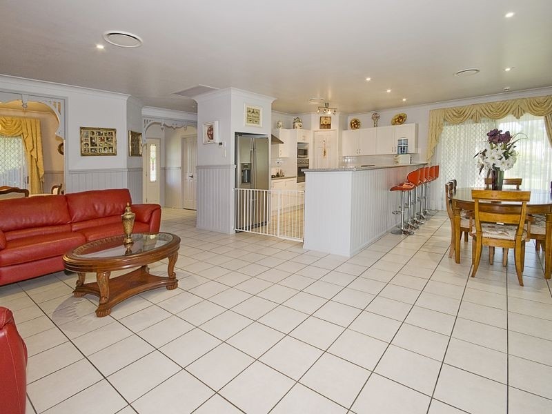 62 Lincoln Green Dr, Forestdale QLD 4118