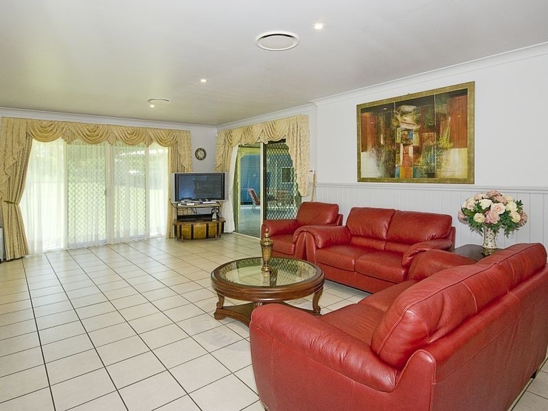 62 Lincoln Green Dr, Forestdale QLD 4118