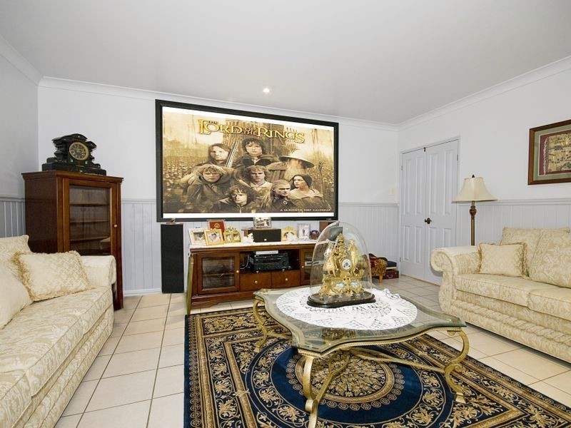 62 Lincoln Green Dr, Forestdale QLD 4118