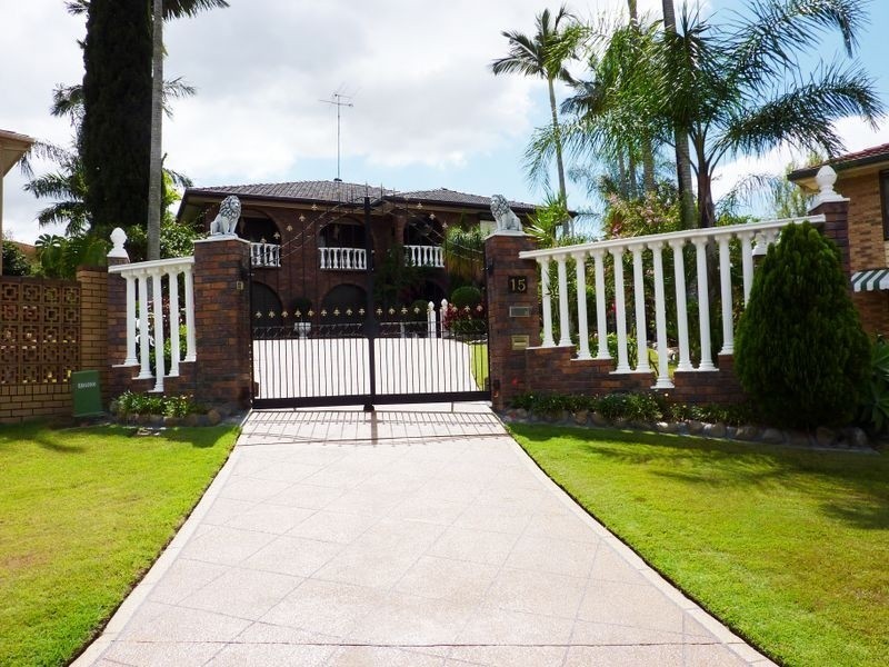 15 Carnoustie St, Macgregor QLD 4109