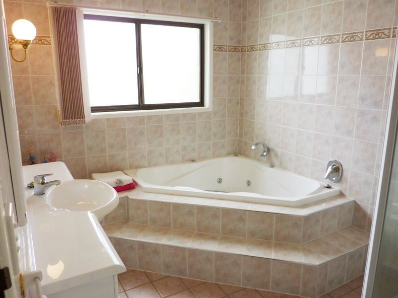 15 Carnoustie St, Macgregor QLD 4109