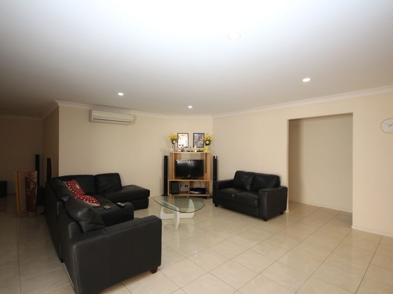 8 Dundee Street, Calamvale QLD 4116