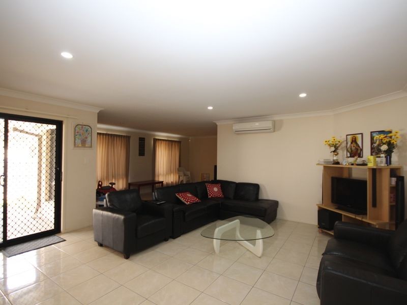 8 Dundee Street, Calamvale QLD 4116