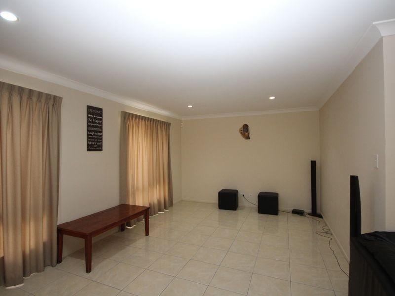 8 Dundee Street, Calamvale QLD 4116