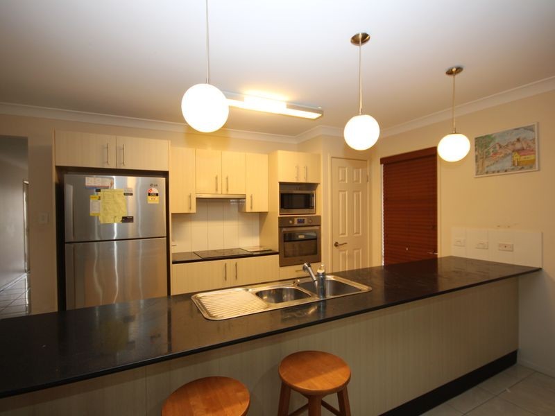 8 Dundee Street, Calamvale QLD 4116