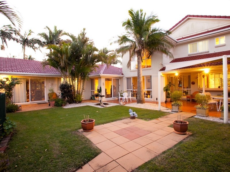 15 Manmarra Cr, Eight Mile Plains QLD 4113